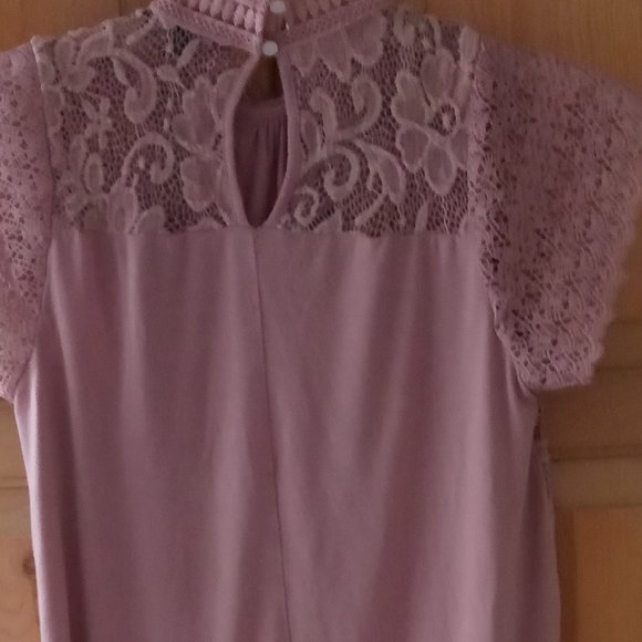 Cable & Gauge Mauve Lace Cap Sleeve Top With Key Hole ClosureSize S/P - Picture 2 of 4